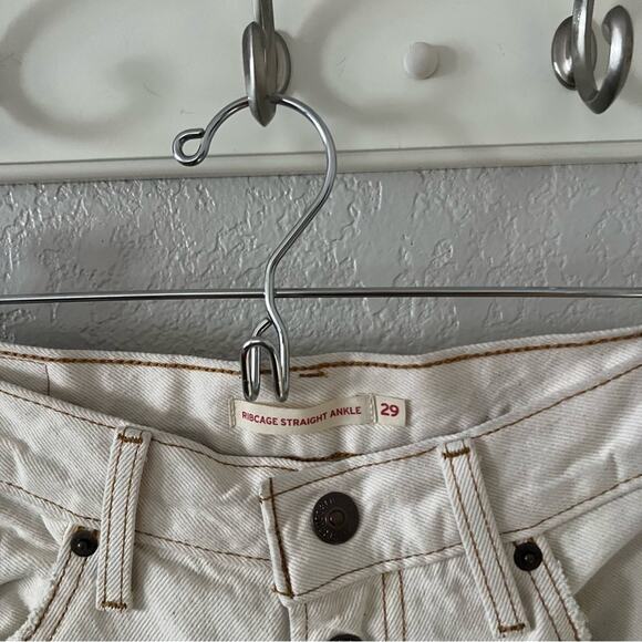 Levi’s Ribcage Straight Ankle Jeans - Picture 5 of 11